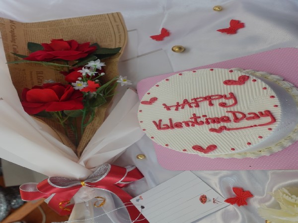 เซ็ทสวีทฮาร์ท(เค้กครีม+ดอกกุหลาบ) (ได้รับวันที่14/2/69)